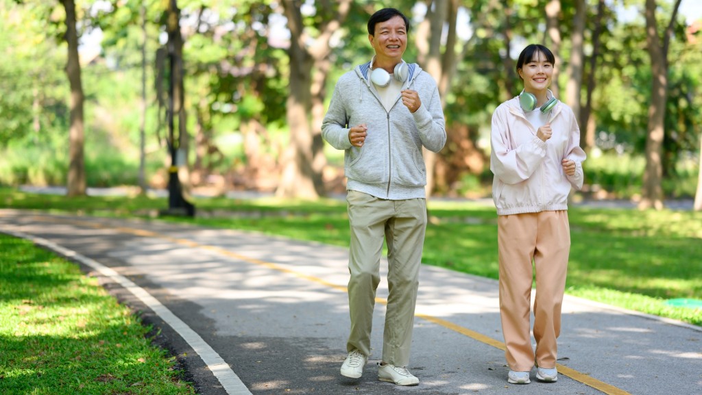 行路姿勢錯傷膝傷背!步幅過大反會減速?必學正確步行法