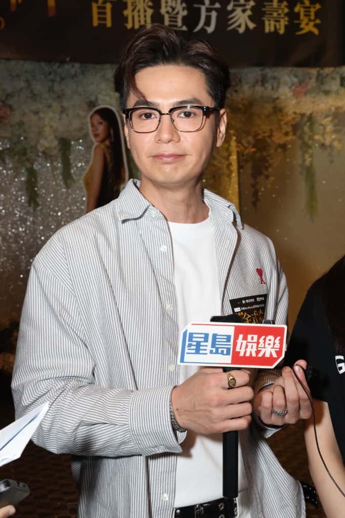 受訪時,提到何依婷與羅子溢的床戲,他即說害怕壓傷女方。 受訪時,提到何依婷與羅子溢的床戲,他即說害怕壓傷女方。