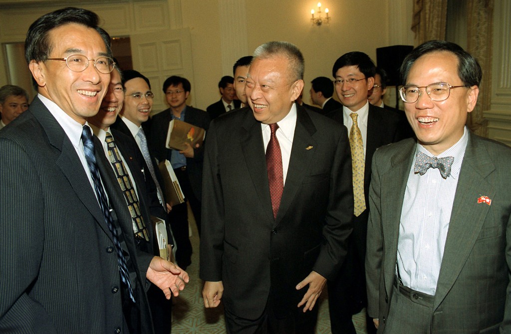他總結道,「他一生為香港鞠躬盡瘁,所作出的歷史性貢獻將永垂青史」。 他總結道,「他一生為香港鞠躬盡瘁,所作出的歷史性貢獻將永垂青史」。