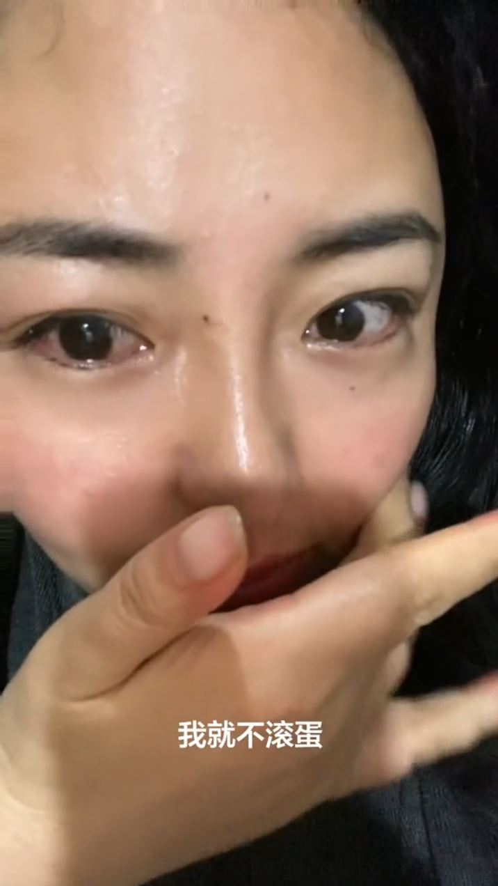 河南女网民哭诉上司责骂她午睡了5小时，引起全网哗然。