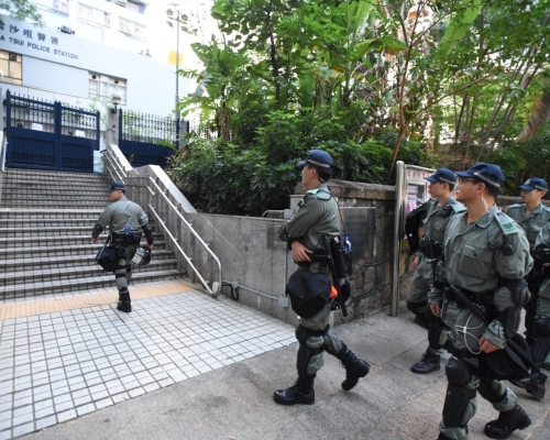 香港政府否認解放軍或内地人員混入警方執法。