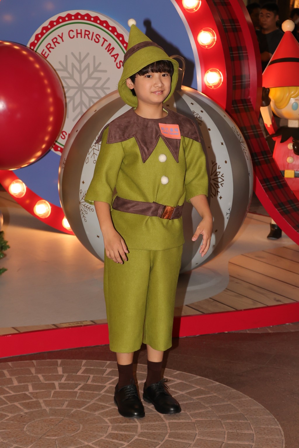 小童星黃梓樂都穿上小飛俠彼得潘的服飾。
