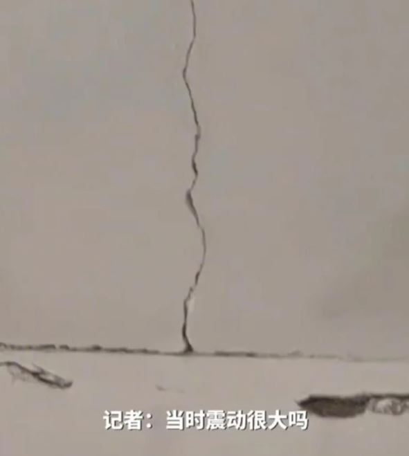 江蘇連雲港銷毀非法煙花時突爆炸，隔籬市570戶牆裂玻璃碎。
