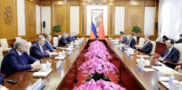 中俄关系在近年穏步发展。中国外交部图片
