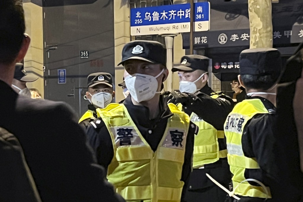 上海反防疫管控爆示威。 AP