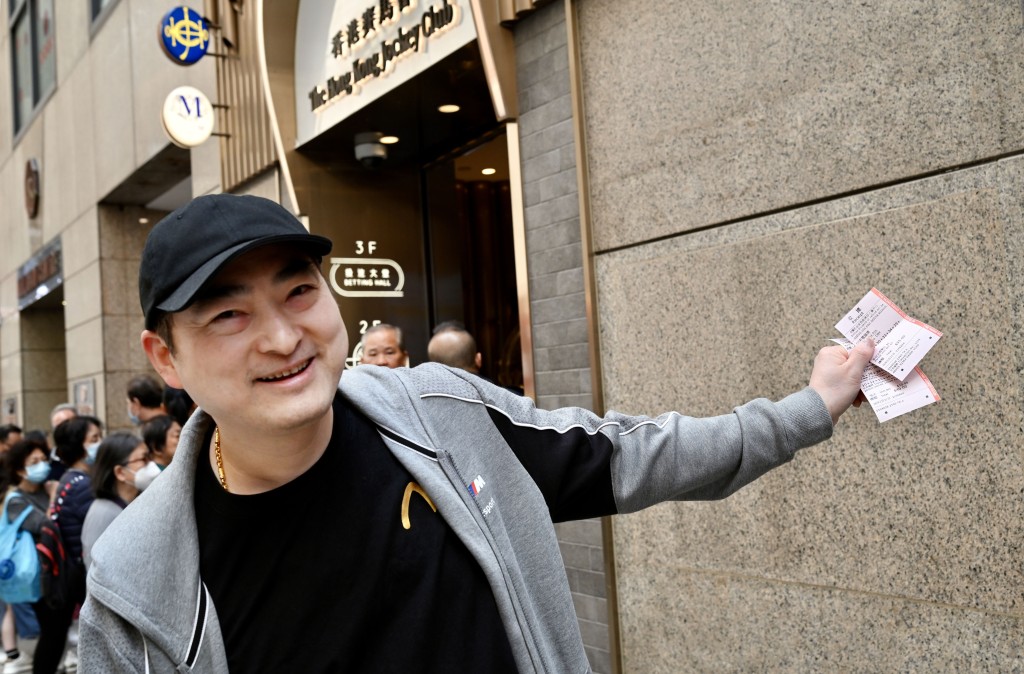 陳先生表示，剛好路過投注站，花費75元購買「電腦飛」。