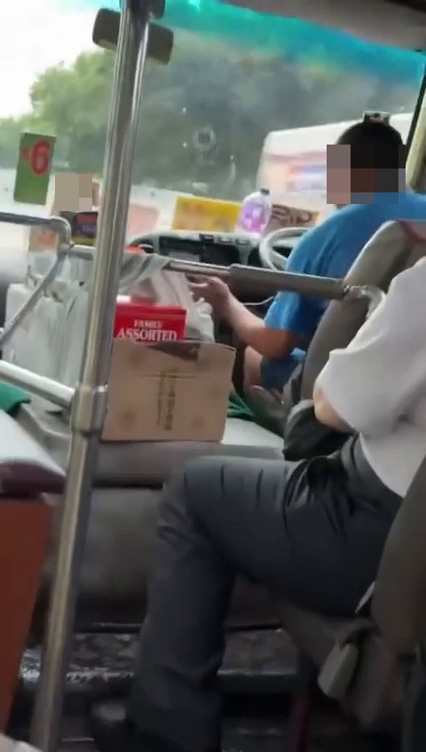 網民:呢個嘢,坐屯門至元朗線,都應該冇人不識。驚就唔好坐,坐就唔好驚~~~。fb「車cam L(香港群組)」截圖 網民:呢個嘢,坐屯門至元朗線,都應該冇人不識。驚就唔好坐,坐就唔好驚~~~。fb「車cam L(香港群組)」截圖