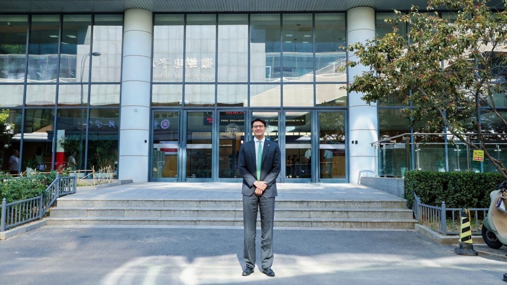 香港大律師公會主席毛樂禮資深大律師到北京大學出席普通法精要．公法課程結業典禮。