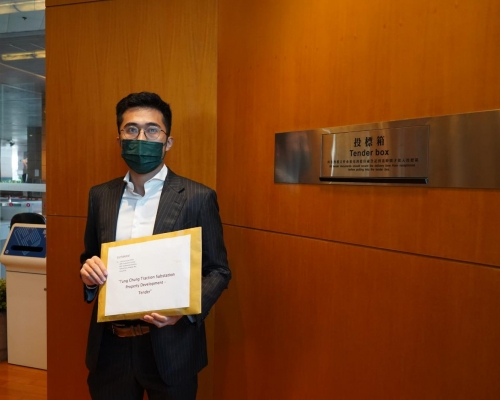 港鐵東涌配電站今截標 暫收5份標書.圖為華懋代表