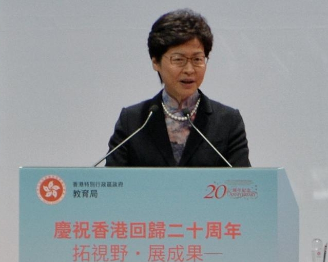 林鄭月娥表示教育局上學年舉辦1500場生涯規劃活動,令26萬人次受惠。