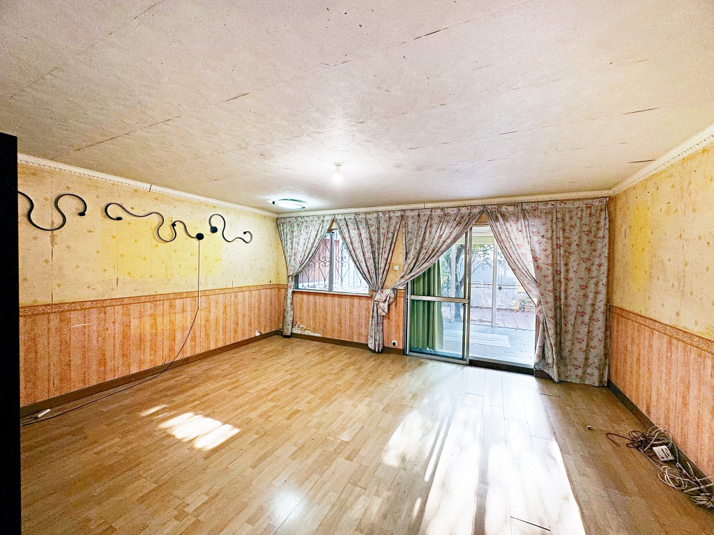 元朗錦綉花園河北第八街29號屋，開價950萬拍賣。