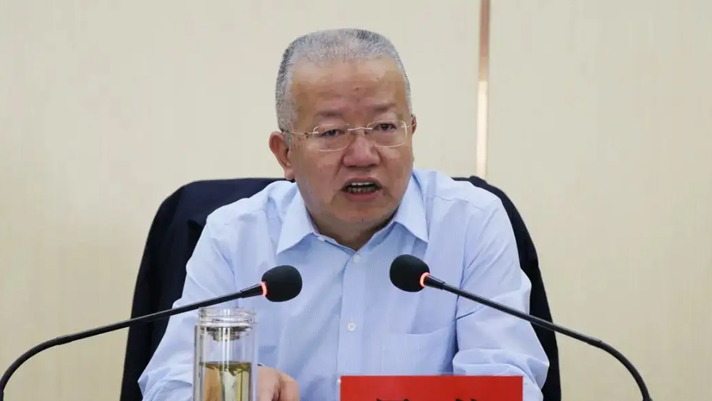 甘肃省委秘书长周伟堕楼身亡。