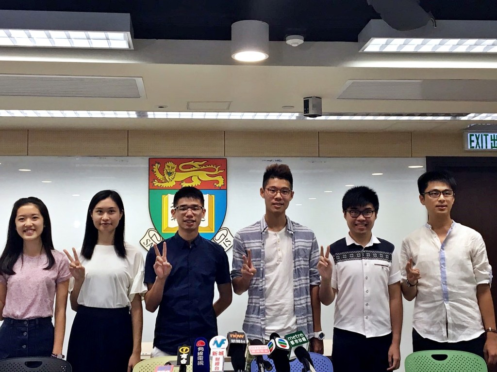 港大取錄了5名考獲7科5**的狀元、一名6科5**及一名5科5**同學,當中4人入讀醫科。