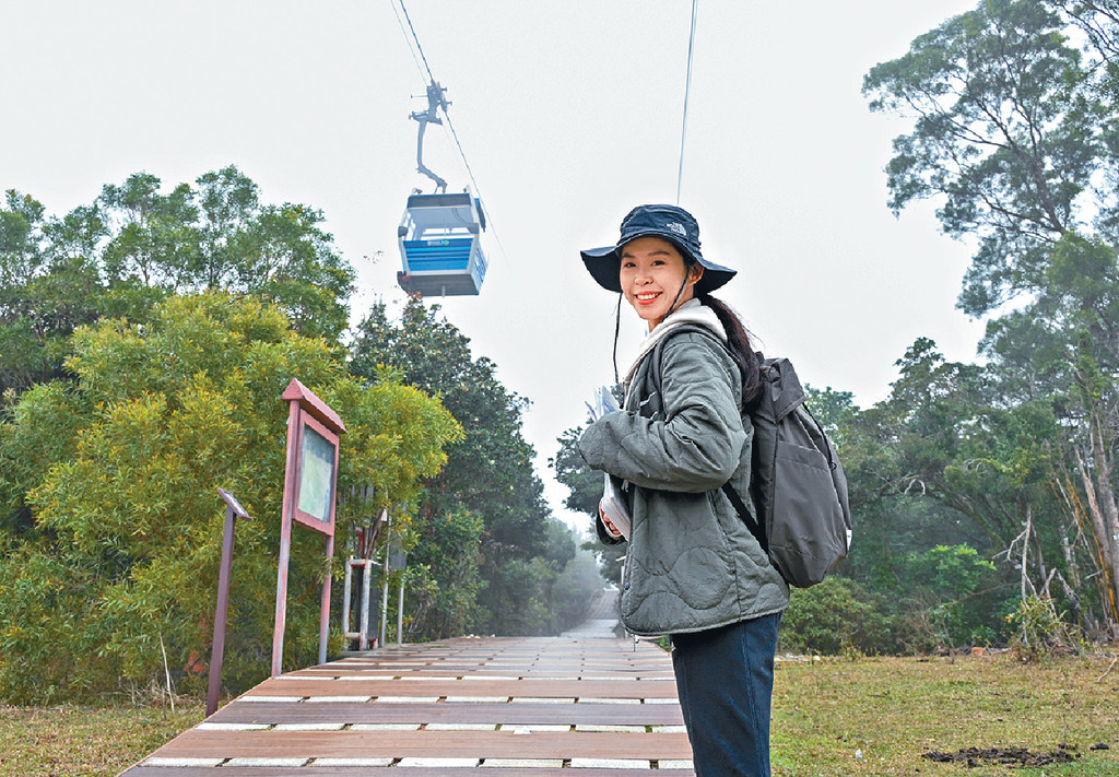 ■山頂纜車站旁邊便是棧道起點。