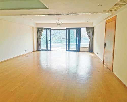 这是云晖大厦A座高层2室，实用面积1953方呎，连1车位叫价8500万。