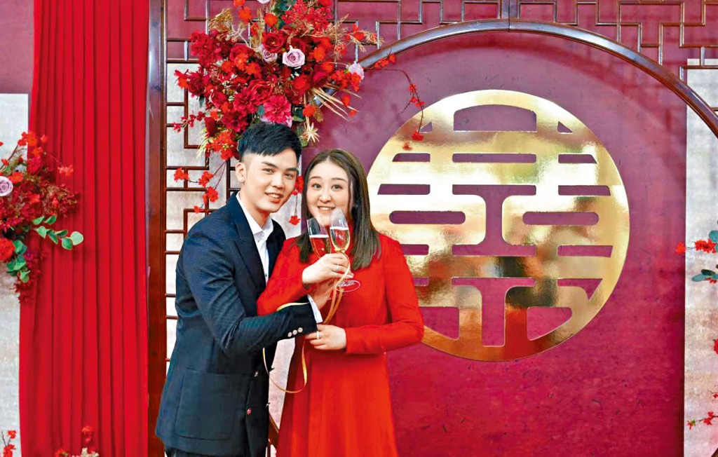 伍富橋和Shirley正式拉埋天窗。