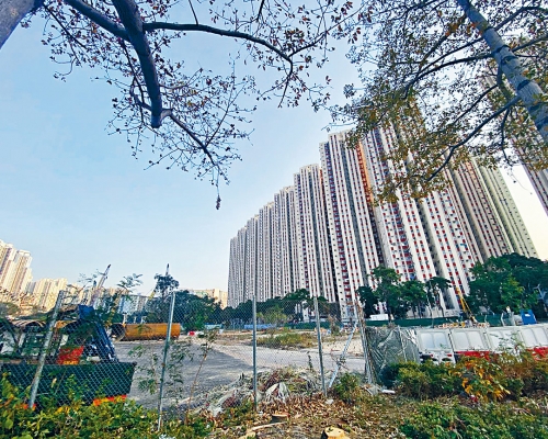 滙基書院獲當局分配九龍灣宏照道校地重置校舍,校長劉振華(圓圖)指二五年遷校後,學校將由按位津貼學校轉為直資辦學。 受訪者提供