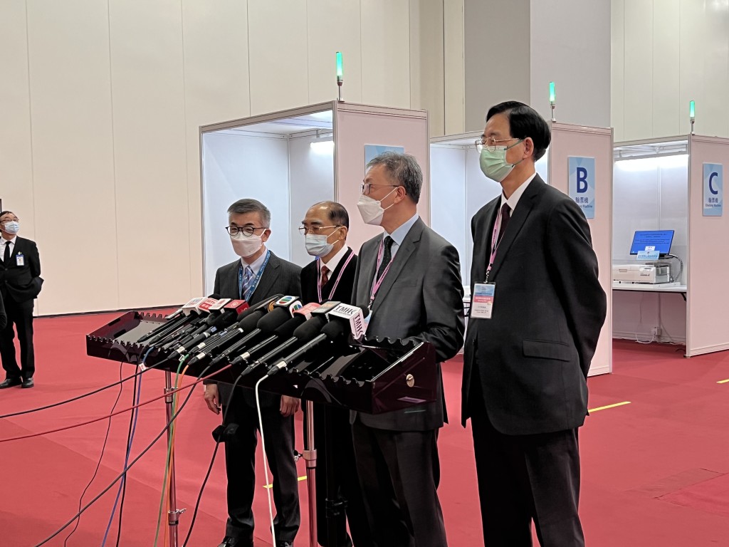 陸啟康表示已有12名選委登記竹篙灣票站投票。郭詠欣攝