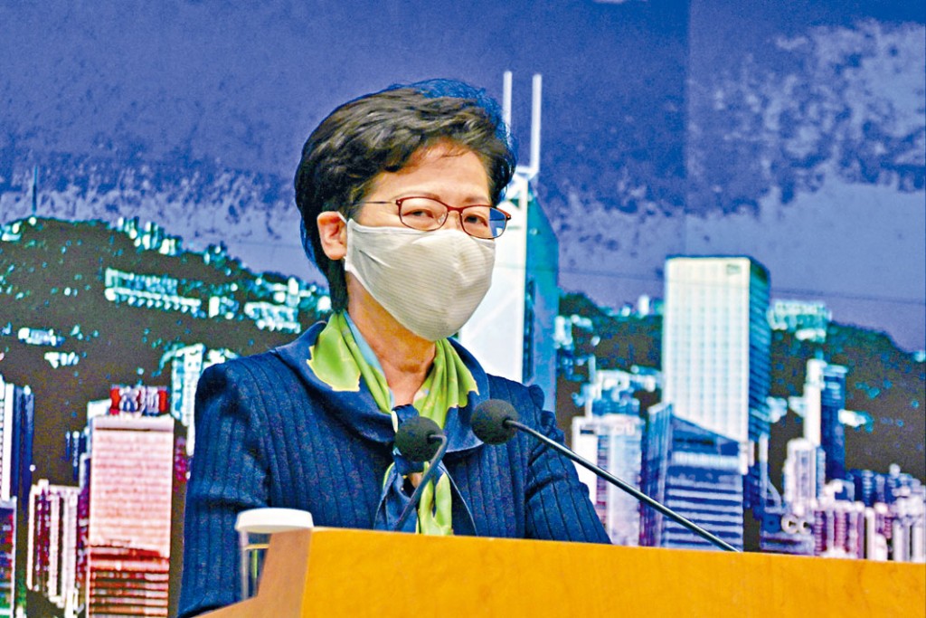 林鄭月娥表示,《港區國安法》規定公務員須擁護《基本法》和效忠特區。