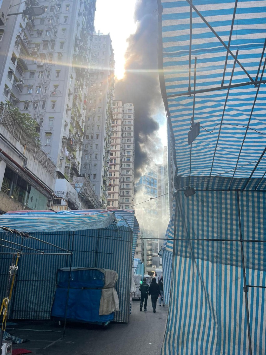 從女人街望去，濃煙遮天蔽日。（香港突發事故報料區（新版）)