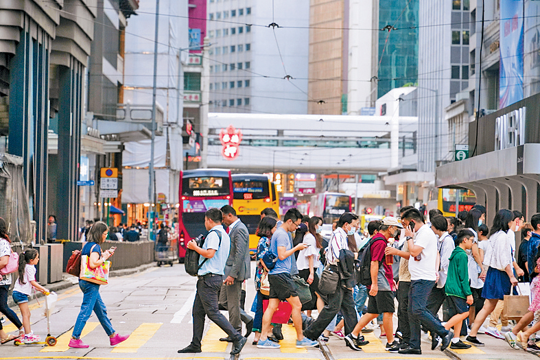 有調查顯示，儘管就業市場持續受壓，香港家庭收入仍普遍維持穩定。