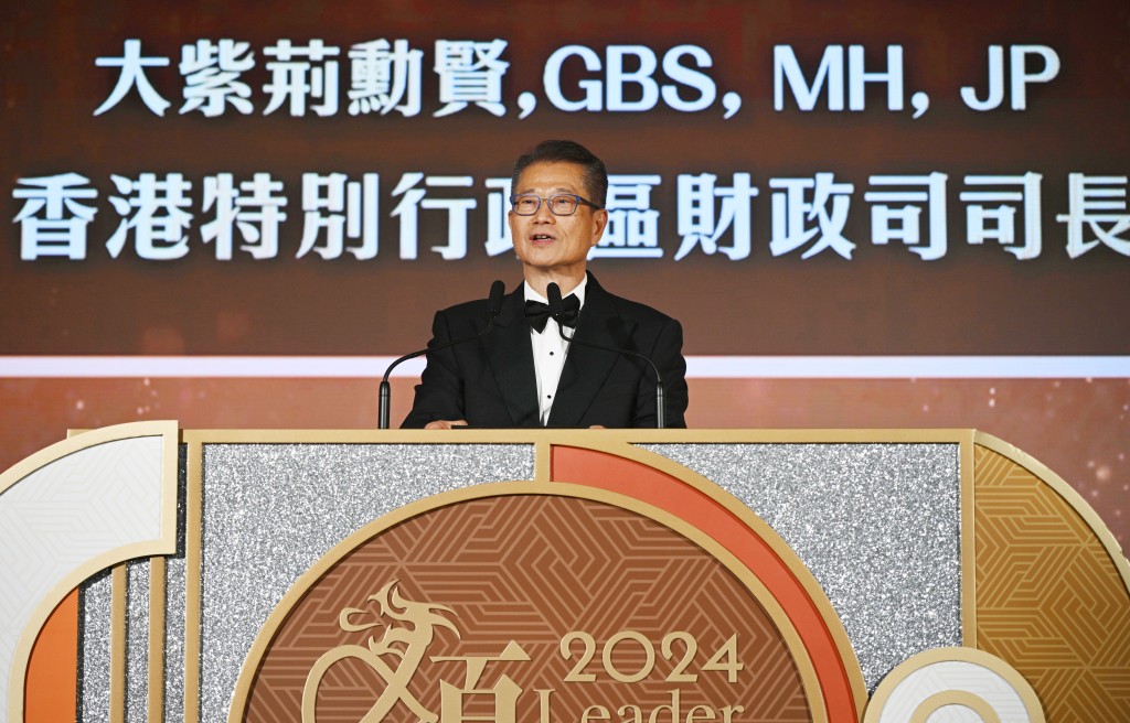 陳茂波表示,正向思維與正面力量,正是推動經濟持續發展和增添生活幸福感的重要力量。 陳茂波表示,正向思維與正面力量,正是推動經濟持續發展和增添生活幸福感的重要力量。