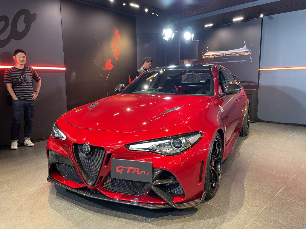 同场展出首度在港亮相的Alfa Romeo Giulia GTAm。