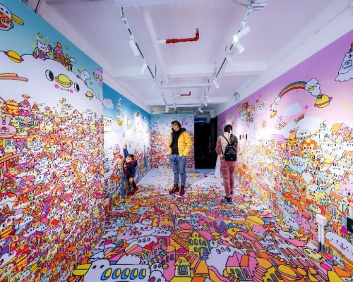 「创><艺互联」首个展览「潜行异想脑空间」在深圳南头古城展开。