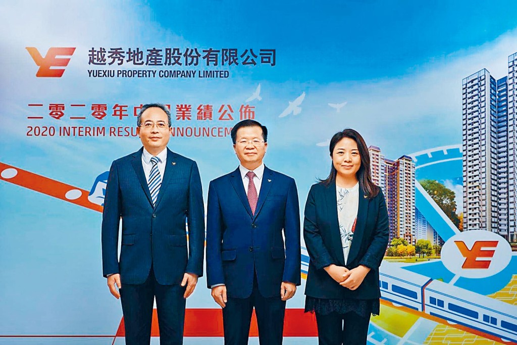 林昭遠（中）表示，毛利率達30%以上的行業已算是「暴利」，房地產行業已逐漸回歸到正常水平。