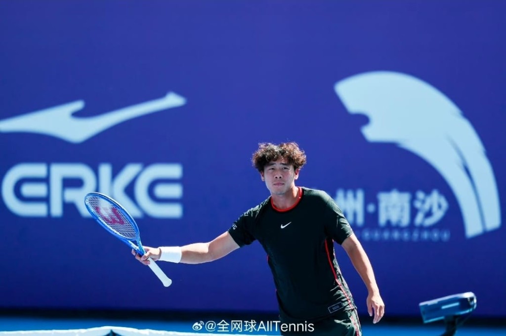 黄泽林先前于4强淘汰周意晋级。微博@全网球AllTennis