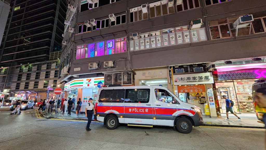 現場為近加拿分道及寶勒巷交界一大廈。黃文威攝 現場為近加拿分道及寶勒巷交界一大廈。黃文威攝