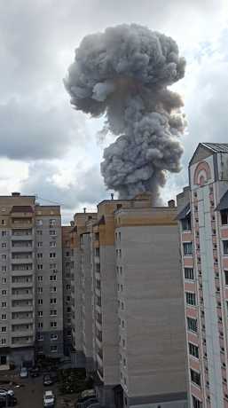 莫斯科工厂爆炸，蘑菇云直冲天际。路透社 