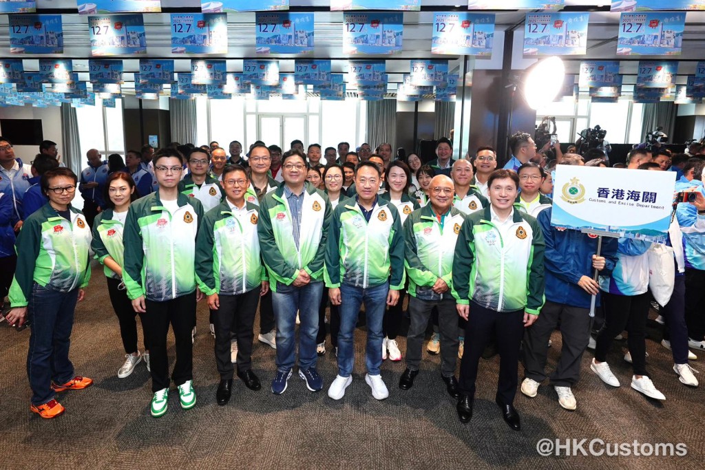 海關關長陳子達聯同海關管理層、海關青年發展計劃及工協會代表出席保安局及紀律部隊誓師大會。