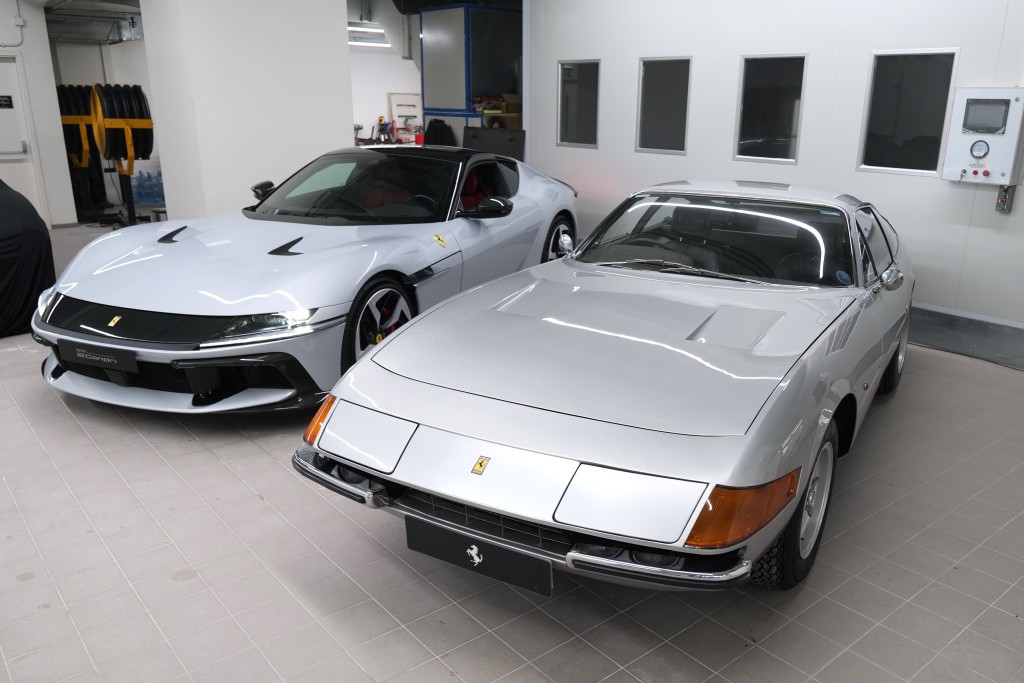 法拉利Ferrari 12Cilindri香港发表，代理特别找来一辆1973年365GTB/4 Daytona同场展出。