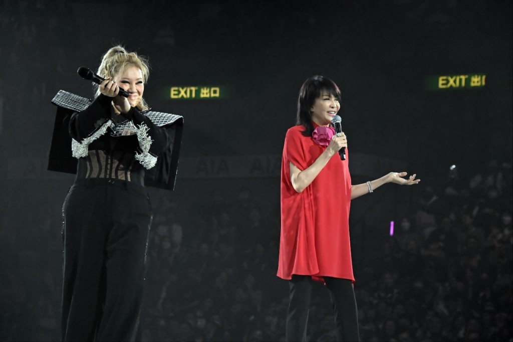 郑裕玲Do姐罕有担任演唱会嘉宾，两人台上讲足十分钟。