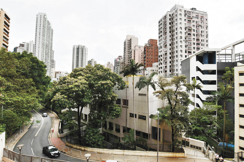 ■單位連有大露台，主要外望附近一帶市景。