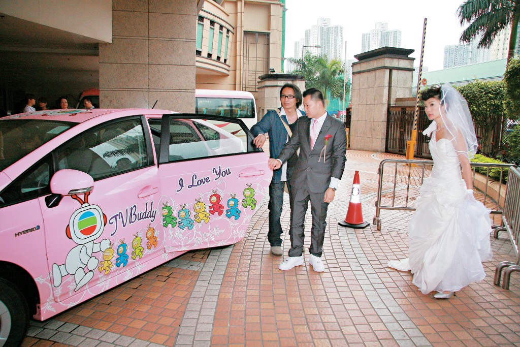 當時TVB還借出TVBuddy車做花車。