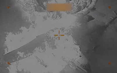 停泊在地面上的伊朗軍機遭美軍炸毀。（X@U.S. Central Command）