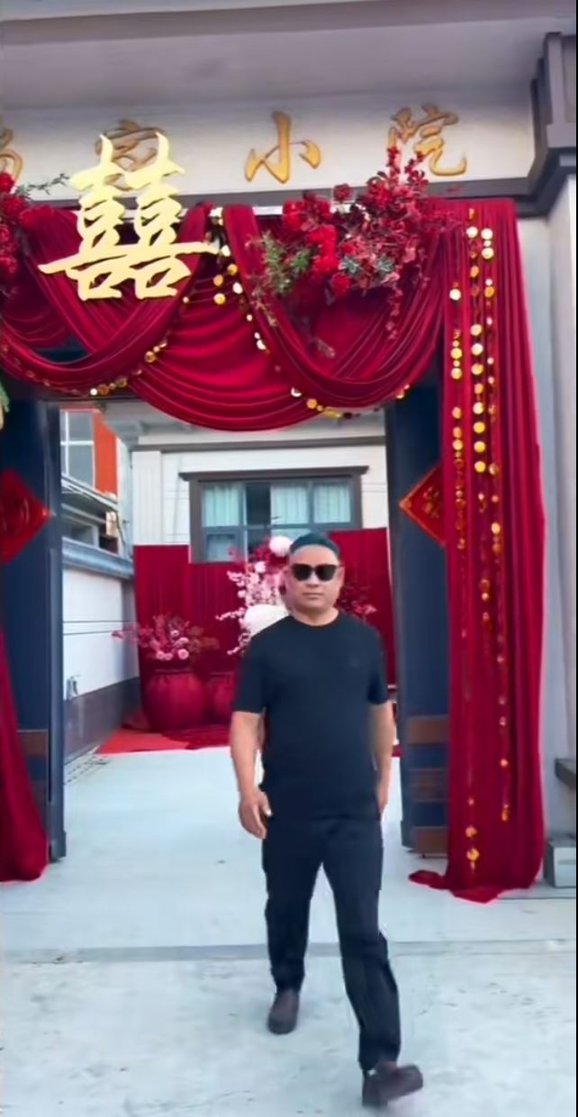 9人组成的河南“彩虹舅舅团”在网上成为焦点。