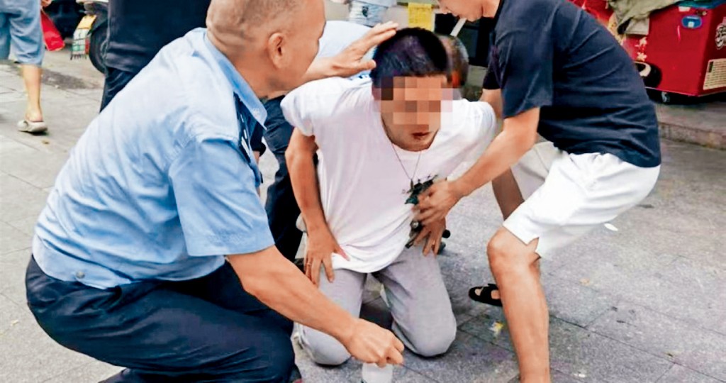 嫌犯被當場控制。