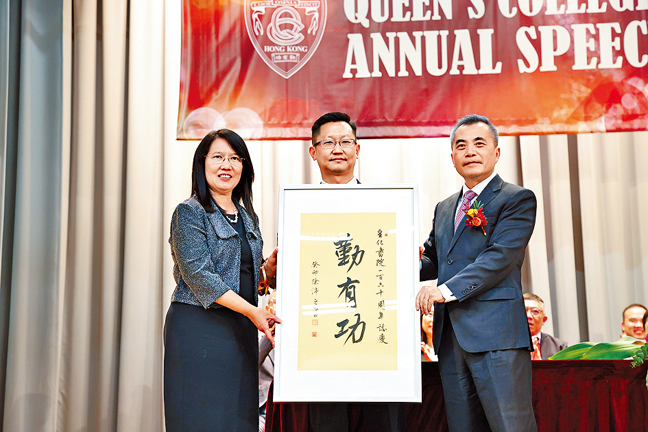 黄仁龙购入其中一幅「勤有功」作品，并转赠母校。
