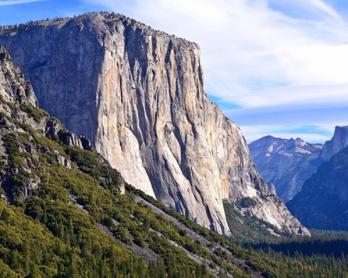 酋長岩高達884米。網圖