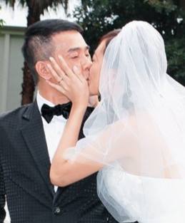 陈小春与应采儿于2010年结婚。  ​（东周刊图片）