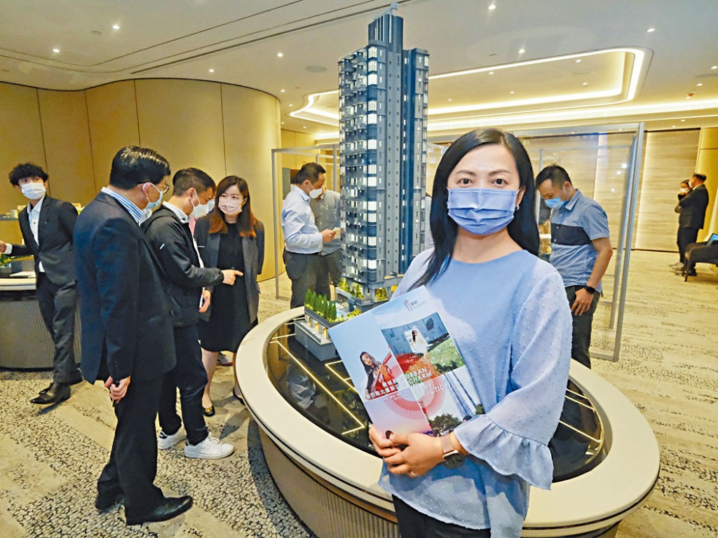 碧桂園林曉箐表示,旗下九龍城瓏碧暫以兩房單位較受追捧,有望短期內加推單位應市。