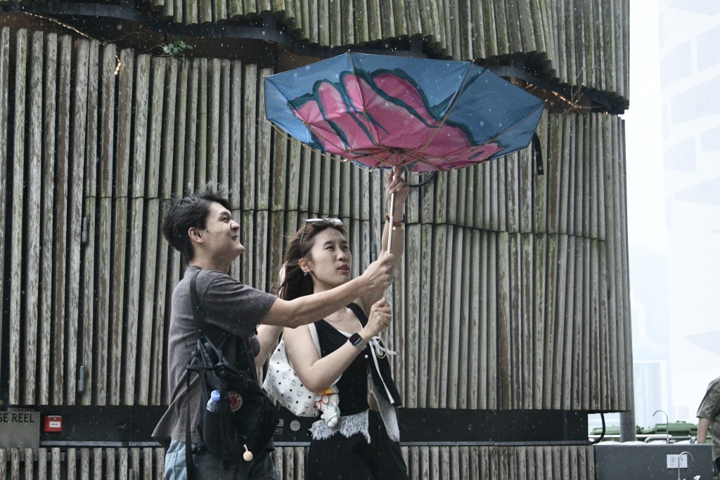 天文台預料下周二（18日）跌至最低15°C，高地吹8級風。資料圖片