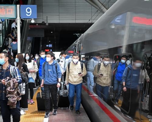 據中國鐵路數據顯示,昨日有兩百七十餘班列車從武漢開往上海、深圳、成都等地。新華社