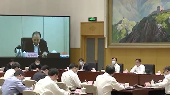 韓正聽取賀一成工作匯報,指中央會全力支持澳門基建。央視畫面截圖