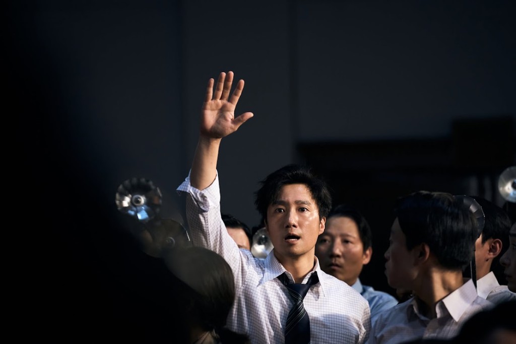 朴海日飾演決心揭露刺殺案背後黑幕的報社社會部長。