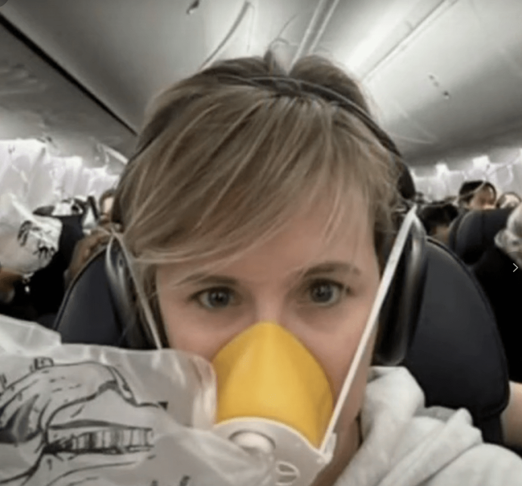 凱莉(Kelly Bartlett)是其中一名搭上這班驚悚航機的乘客之一。