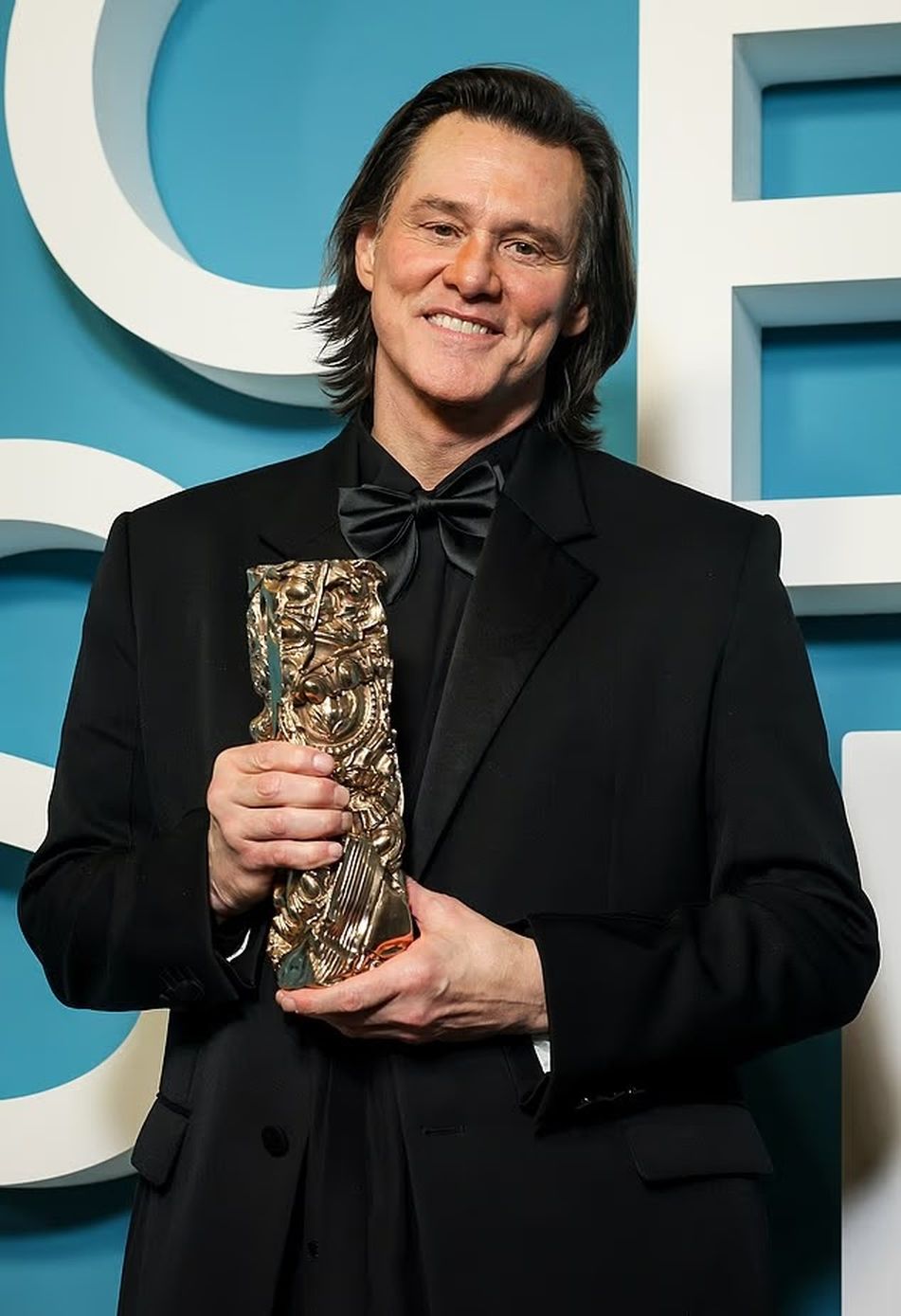 占基利上周四出席法國凱撒獎,其面容變異引發整容疑雲及克隆人陰謀論,最終他透過發言人出面澄清。 占基利上周四出席法國凱撒獎,其面容變異引發整容疑雲及克隆人陰謀論,最終他透過發言人出面澄清。